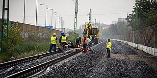 Csak néhány hónapig vonatozhatunk átszállás nélkül Pécs és Budapest között Csak néhány hónapig vonatozhatunk átszállás nélkül Pécs és Budapest között