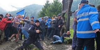 Erőszakkal vették be a románok az úzvölgyi katonatemetőt - Tiltakozik a magyar kormány