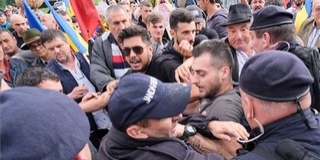 A románokhoz - Nézem az eltorzult arcaitokat, és tudom, hogy nem ilyenek vagytok