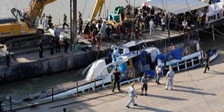 Az utasok figyelmeztették a Viking kapitányát az ütközésre