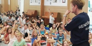 Nyolcvan kisdiák lehetett rendőr egy kis ideig Komlón