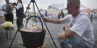 Kétezer bográcsban főznek halászlevet Baján hétvégén