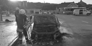 Kigyulladt egy kocsi Baranyában, kimenekültek az utasok Kigyulladt egy kocsi Baranyában, kimenekültek az utasok