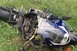 Egy keréken előzgetett, majd táblának csapódott és meghalt egy motoros