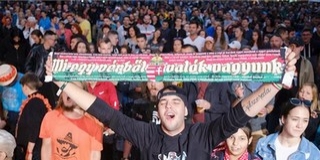Bálványos: miért hívnak olyanokat koncertezni, akik arra az asztalra sz*arnak, ahonnan esznek? Bálványos: miért hívnak olyanokat koncertezni, akik arra az asztalra sz*arnak, ahonnan esznek?