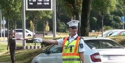 Videóban elevenítették fel a baranyai zsaruk a rendőri karjelzéseket Videóban elevenítették fel a baranyai zsaruk a rendőri karjelzéseket