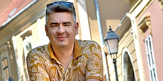 A csúcson indított, s most Katával tör újra a csúcsra a pécsi gézakékazég - Itt az új klip!