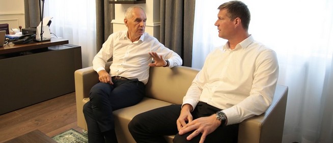 Pécsen és Mohácson keresztül szelheti át Magyarországot az M9-es autópálya Pécsen és Mohácson keresztül szelheti át Magyarországot az M9-es autópálya