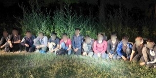 Átadták a horvátoknak a Majsnál elfogott migránsokat