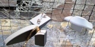 Angol férfi követte el a rablást a pécsi ékszerboltban