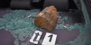 Összeveszett a testvérével, a kocsiján állt bosszút