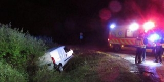 Árokba sodródott egy autó Baranyában hajnalban