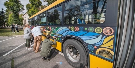 Egyetemisták festettek át egy buszt - nagyon menő
