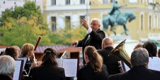 Négy nemzet férfi énekesei lépnek fel a bordalfesztiválon Pécsett és Villányban
