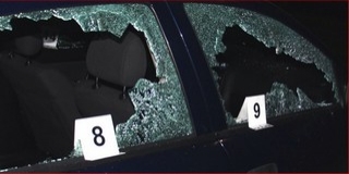 Húsklopfolóval verte szét élettársa kocsiját egy férfi