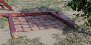 Eldőlt egy mászóka egy oviban, meghalt egy kislány