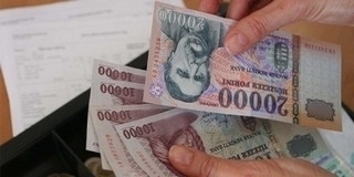 Júliusban is kétszámjegyű volt a keresetek emelkedése Júliusban is kétszámjegyű volt a keresetek emelkedése