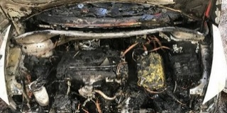 Égett egy kocsi motortere, a Hullám biztonsági őre eloltotta