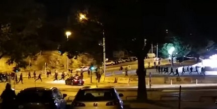 Splitben már megy a meccs: összecsaptak a szurkolók