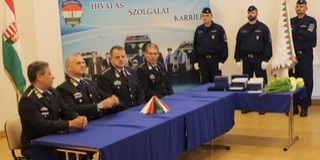 Baranyai rendőrök vehettek át elismeréseket a nemzeti ünnep alkalmából Baranyai rendőrök vehettek át elismeréseket a nemzeti ünnep alkalmából