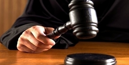 A kormány három részletben emeli a bírák és az ügyészek illetményét