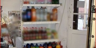 Nőhöz vágta a boltajtót egy pécsi csokitolvaj Nőhöz vágta a boltajtót egy pécsi csokitolvaj