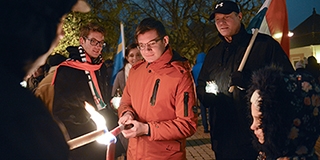 Fáklyás felvonuláson álltak ki Pécsett az összetartozás mellett: lázadjunk az idiotizmus ellen!