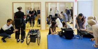 Csúcstechnológiás eszközökkel javíthatják a gerincvelő-sérültek életkörülményeit