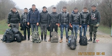 Jönnek és jönnek: 44 migránst tartóztattak fel
