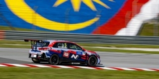 Michelisz pole-lal kezdett Malajziában, tovább növelte előnyét a bajnokság élén Michelisz pole-lal kezdett Malajziában, tovább növelte előnyét a bajnokság élén