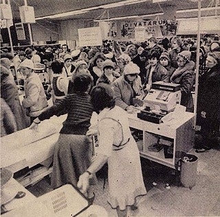 Nyomor és gazdagság: ezt kínálták karácsonykor a baranyai boltokban - Videó!