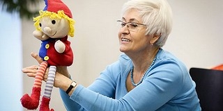 Dalokkal és mondókákkal teszi kerekké a világot Horesnyi Mária a Kerekítő foglalkozásokon