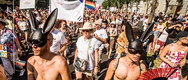 Aláírásgyűjtés indult: nemet mondanak a homoszexuálisok pécsi felvonulására Aláírásgyűjtés indult: nemet mondanak a homoszexuálisok pécsi felvonulására