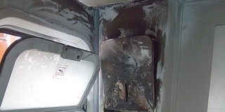 Csak a kalauznak köszönhető, hogy nem lett tragédia a pécsi vonat felgyújtásából