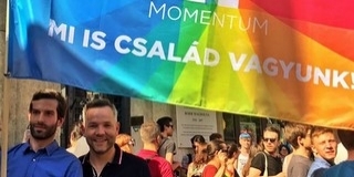 A homoszexuális felvonulásért lobbizók csápjai már elérték a pécsi városházát is A homoszexuális felvonulásért lobbizók csápjai már elérték a pécsi városházát is