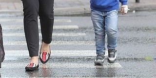 Megússza? Nem találták meg a gyereket a zebrán elsodró autóst, felfüggesztették a nyomozást