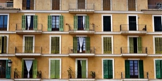 Csak a kormánynak van joga kijárási korlátozás elrendelésére