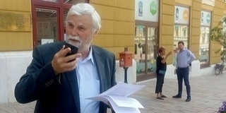 Mellár Tamás a pénzt kereste hétfőn az Országgyűlésben Mellár Tamás a pénzt kereste hétfőn az Országgyűlésben