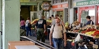 A vásárcsarnok összes bejáratát használhatjuk szombattól