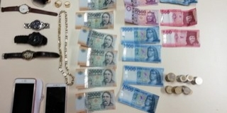 Több mint tízmilliót lopott egy trió egy baranyai házból Több mint tízmilliót lopott egy trió egy baranyai házból