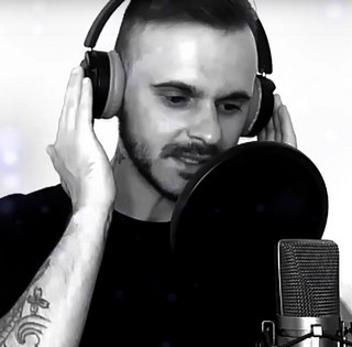 Dalaiban mondja el érzéseit a mohácsi rapper, Lucza Csaba - Pénzhiány miatt bukott egy tehetségkutatót Dalaiban mondja el érzéseit a mohácsi rapper, Lucza Csaba - Pénzhiány miatt bukott egy tehetségkutatót