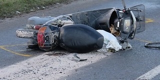 Autó és motor ütközött a Móra Ferenc utcában Autó és motor ütközött a Móra Ferenc utcában