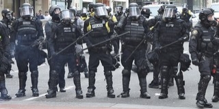 Erőszakosan vennék át a hatalmat Szerbiában