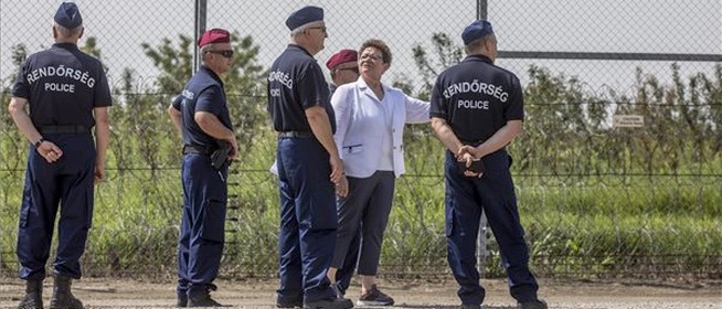 Egyre nagyobb a nyomás a déli határon, a migránsok egészségügyi kockázatot is jelentenek Egyre nagyobb a nyomás a déli határon, a migránsok egészségügyi kockázatot is jelentenek