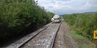 Még ez is! Kisiklott egy tehervonat a Pécs-Budapest vonalon