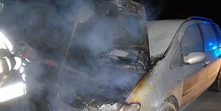 Lángolt egy autó Baranyában, az utasok oltották