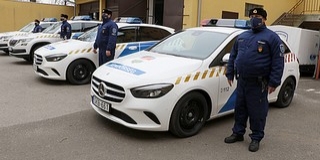 Új kocsikkal furikázhatnak a baranyai zsaruk