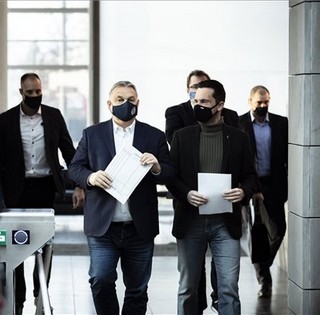Orbán Viktor: a helyzet drámaian romlik, emelt szintű készültséget kellett elrendelni Orbán Viktor: a helyzet drámaian romlik, emelt szintű készültséget kellett elrendelni