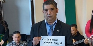 A komlói és a mohácsi romák is kiakadtak, hogy a balliberálisok utcára tették a 100 Tagú Cigányzenekart