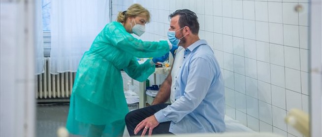 A hétvégén 74 ezer 60 év alatti krónikus beteget terveznek beoltani az oltópontokon A hétvégén 74 ezer 60 év alatti krónikus beteget terveznek beoltani az oltópontokon